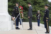 Justin Trudeau s'est recueilli sur la tombe du Soldat... (PHOTO PAUL CHIASSON, PC) - image 2.0
